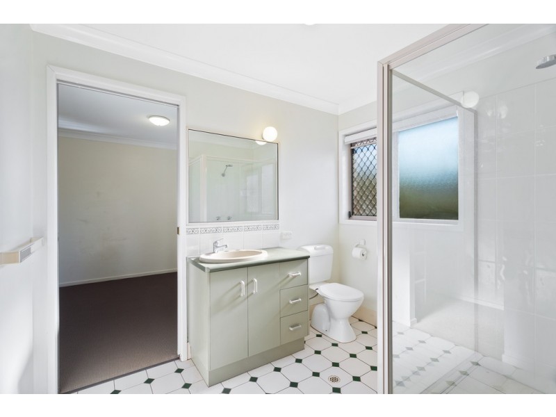 24 Harvey Street, Mount Lofty QLD 4350