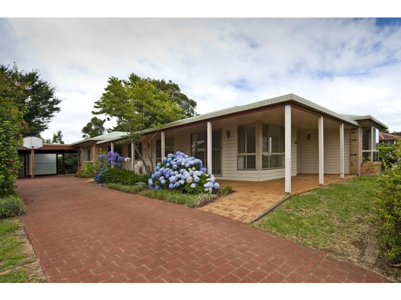 24 Harvey Street, Mount Lofty QLD 4350