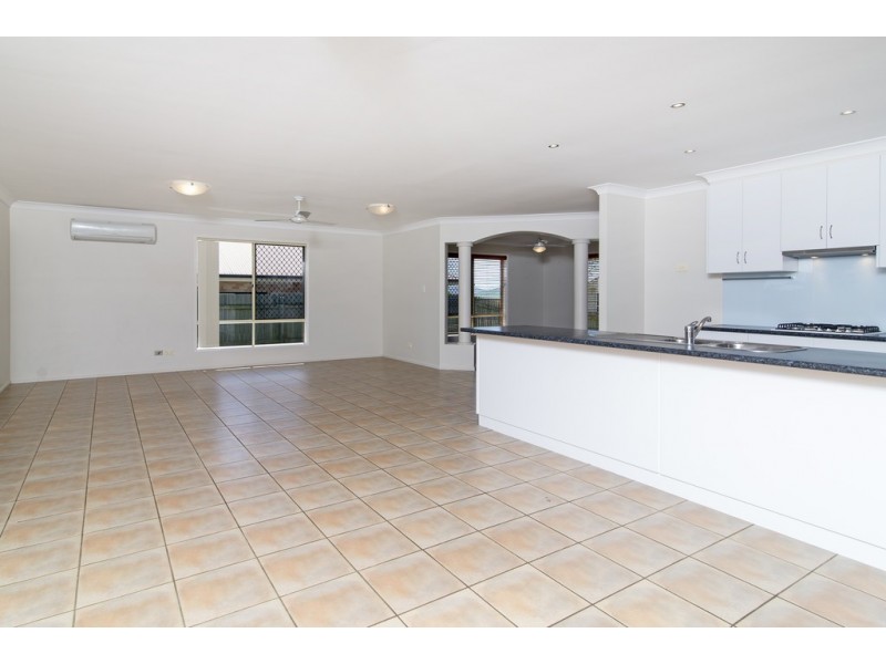 11 Barton Street, Middle Ridge QLD 4350