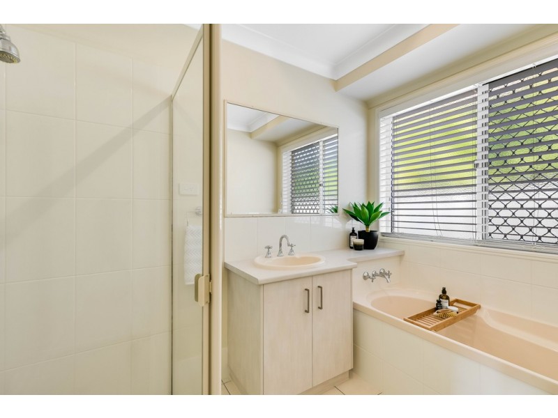 9 La Vista Court, Middle Ridge QLD 4350