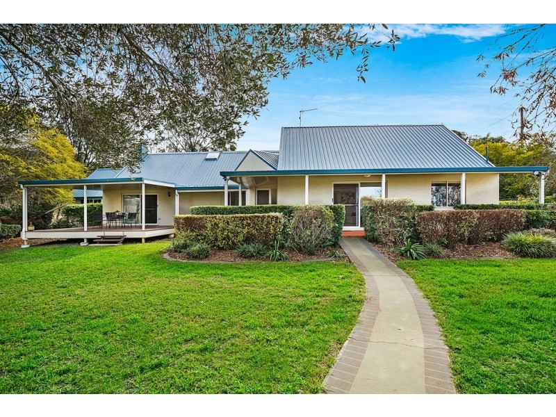 ‘Belle Vue’ 16-20 Riethmuller Road, Glenvale QLD 4350
