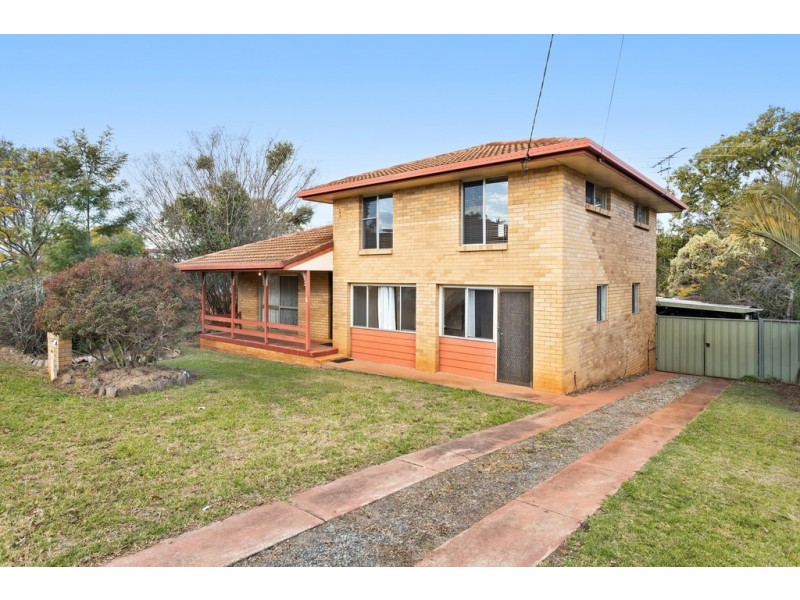 34 Mott Crescent, Rockville QLD 4350