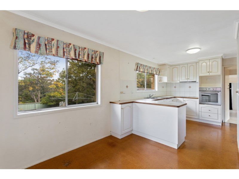 34 Mott Crescent, Rockville QLD 4350