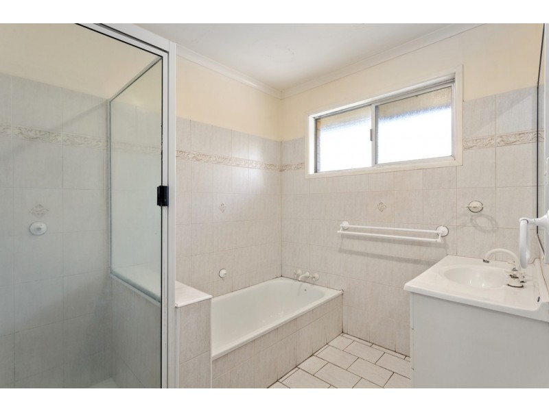 34 Mott Crescent, Rockville QLD 4350