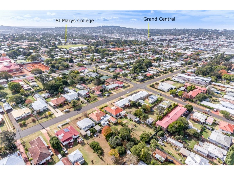 Unit 1/299 James Street, Newtown QLD 4350