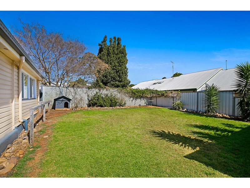 15 Gladstone Street, Newtown QLD 4350