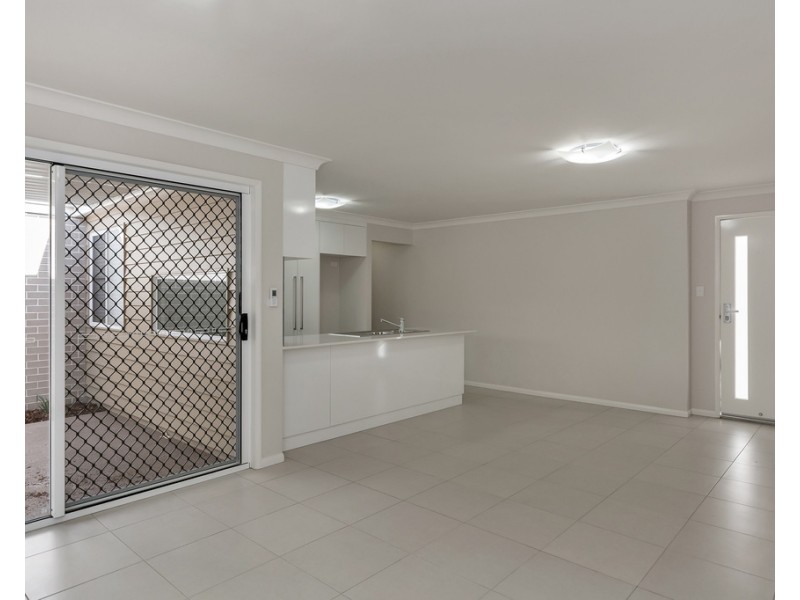 2/11 Furness Court, Kearneys Spring QLD 4350