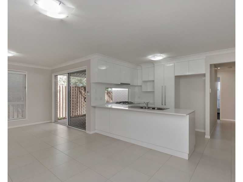 2/11 Furness Court, Kearneys Spring QLD 4350