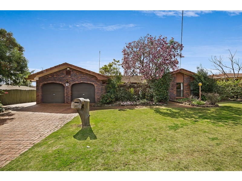 27 Lotus Crescent, Centenary Heights QLD 4350