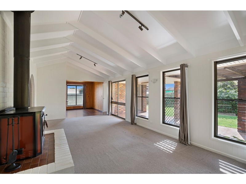 27 Lotus Crescent, Centenary Heights QLD 4350