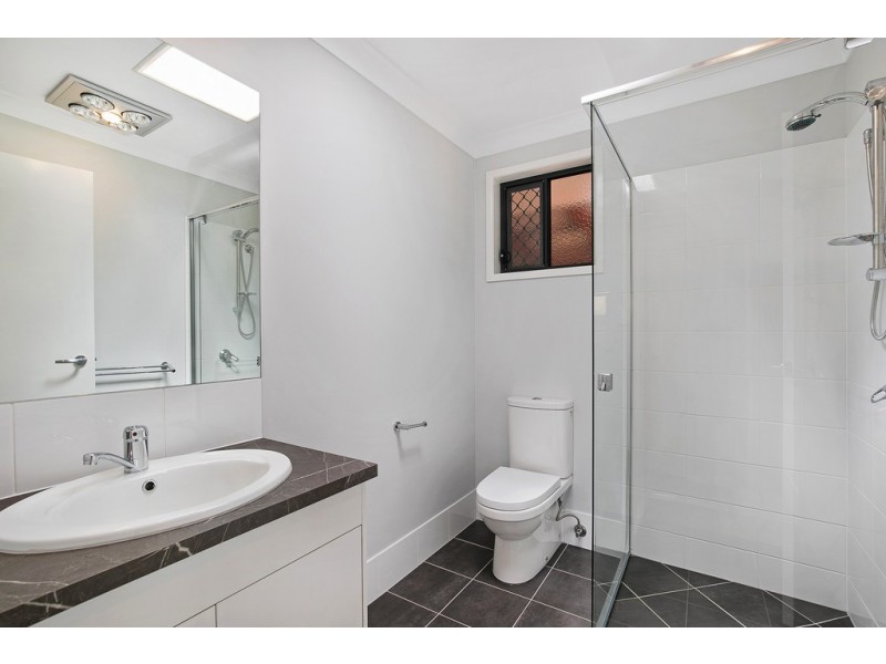 Unit 2/8 Claret Street, Wilsonton Heights QLD 4350