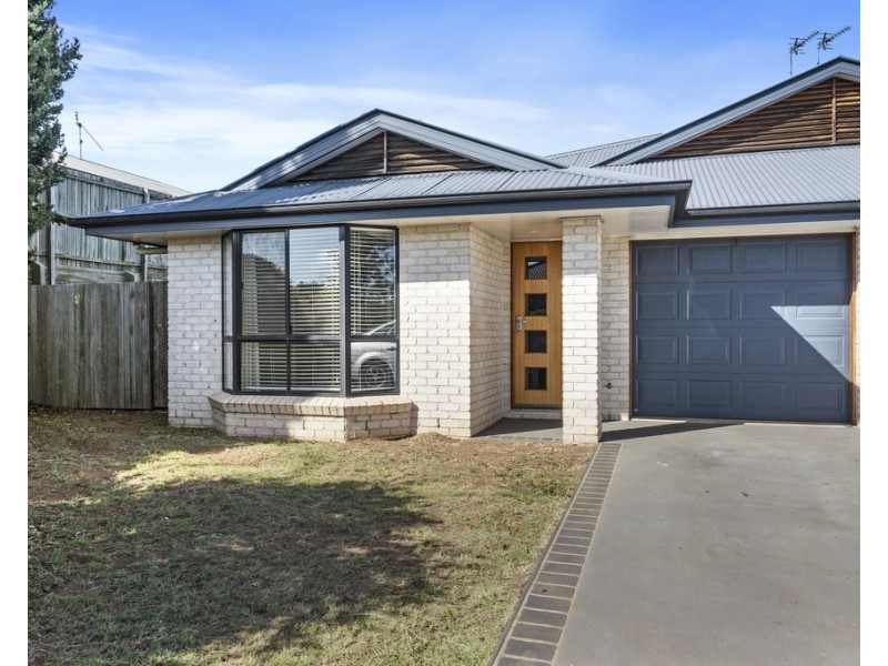 Unit 1/28 Cuttaburra Crescent, Glenvale QLD 4350