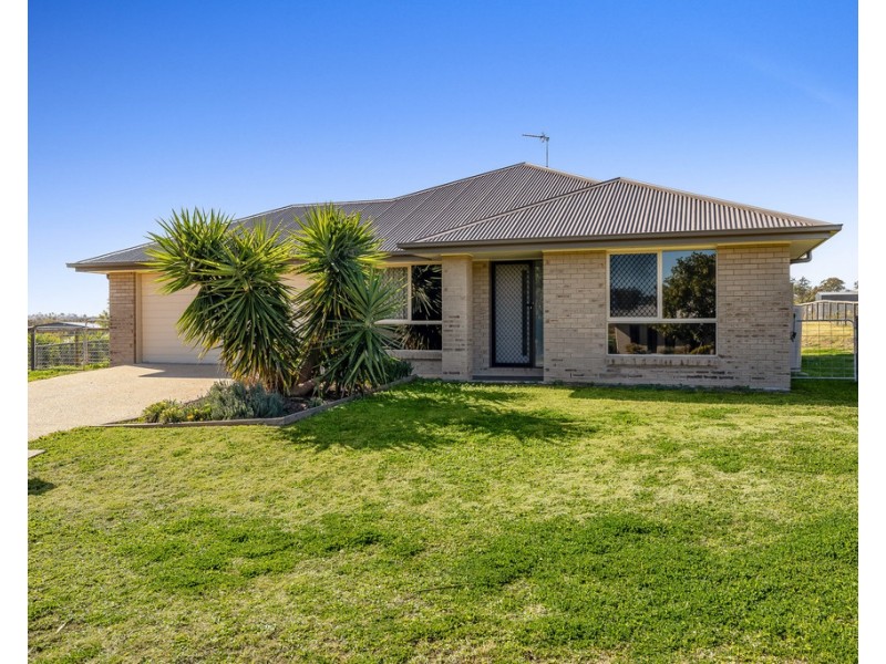 10 Monarch Street, Meringandan West QLD 4352