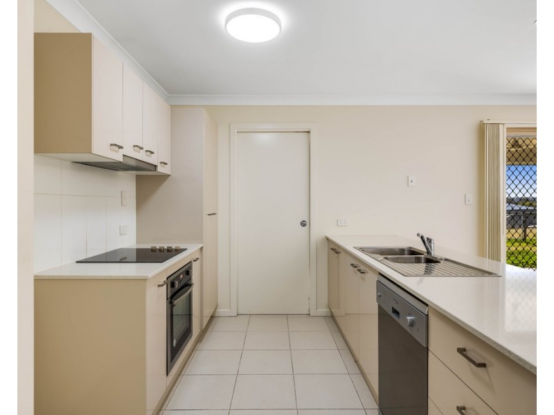 10 Monarch Street, Meringandan West QLD 4352