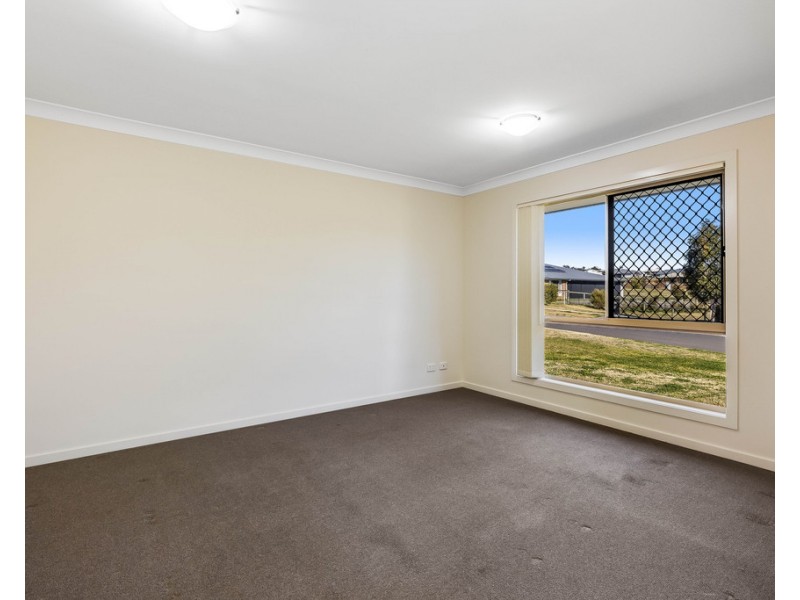 10 Monarch Street, Meringandan West QLD 4352