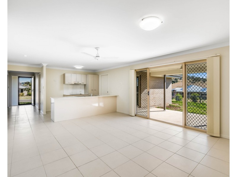 10 Monarch Street, Meringandan West QLD 4352