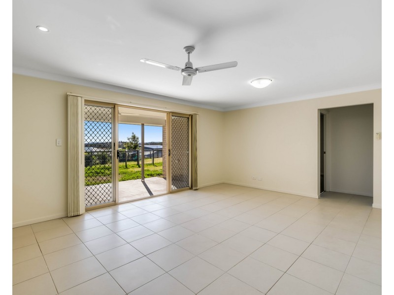 10 Monarch Street, Meringandan West QLD 4352