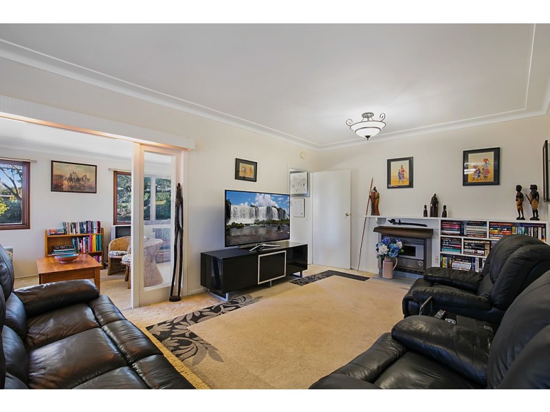 13 Jellicoe Street, Mount Lofty QLD 4350