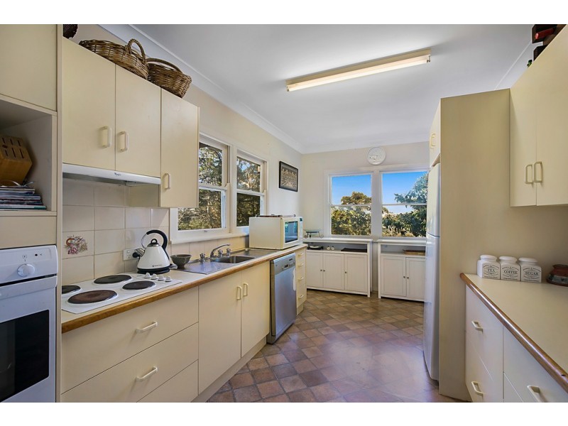 13 Jellicoe Street, Mount Lofty QLD 4350