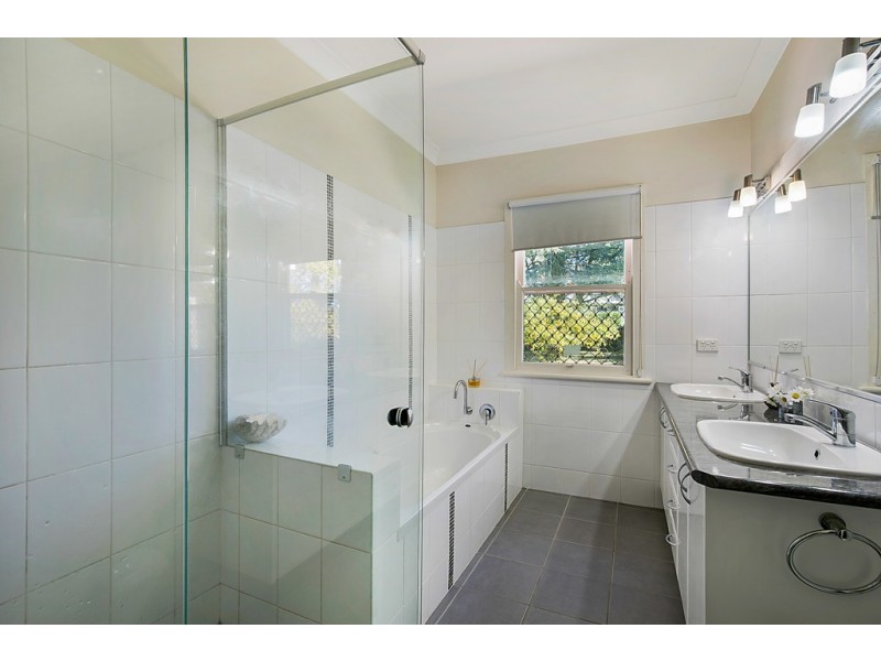 13 Jellicoe Street, Mount Lofty QLD 4350