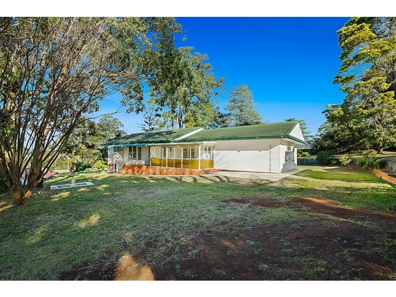 13 Jellicoe Street, Mount Lofty QLD 4350