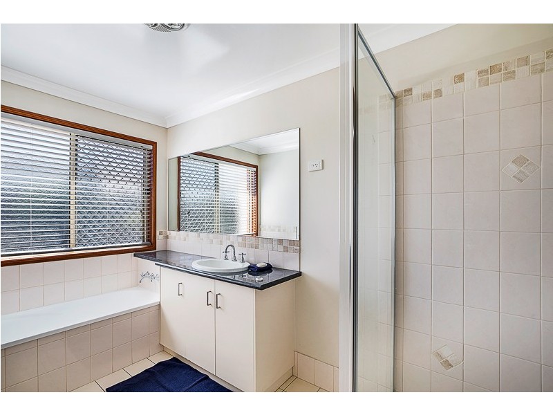 7 Tess Close, Middle Ridge QLD 4350