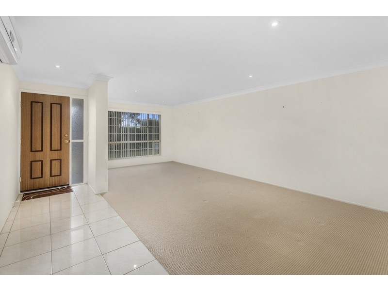 2/220a Alderley Street, Centenary Heights QLD 4350