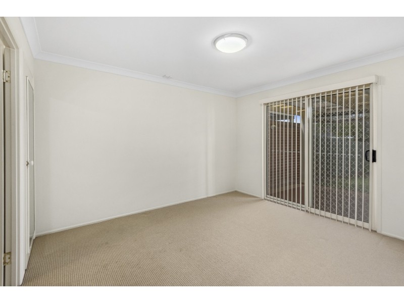 2/220a Alderley Street, Centenary Heights QLD 4350