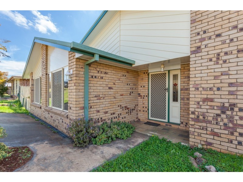 17 Dalzell Crescent, Darling Heights QLD 4350