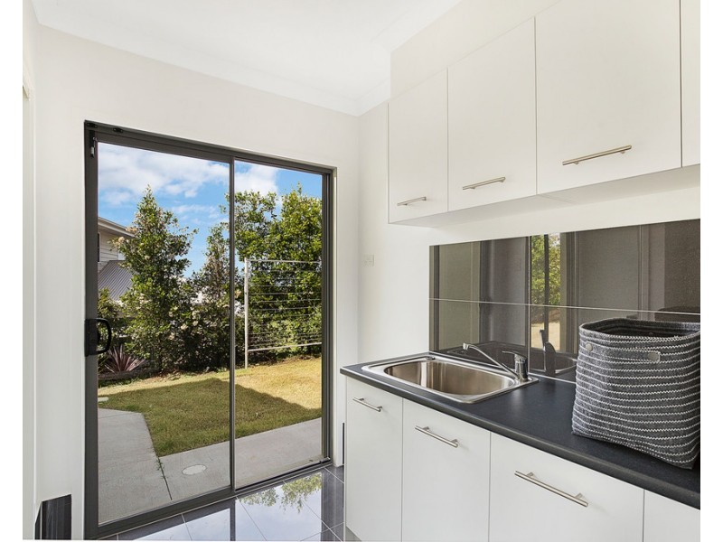 28 Piccadilly Court, Mount Lofty QLD 4350