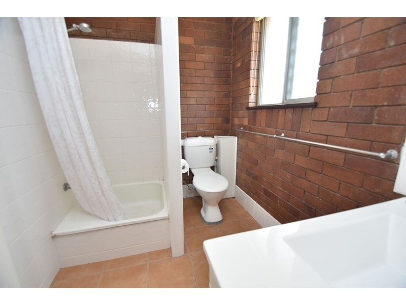 8/177a West Street, Newtown QLD 4350