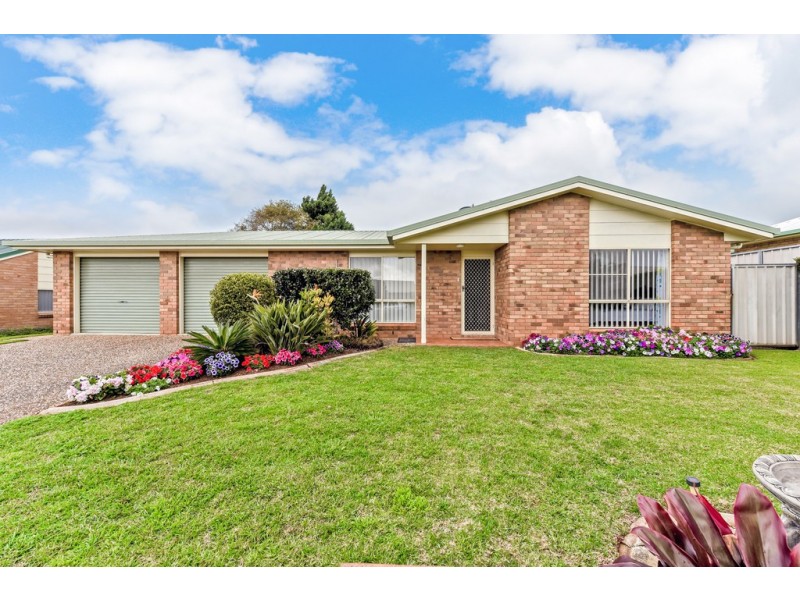 8 Donna Court, Kearneys Spring QLD 4350