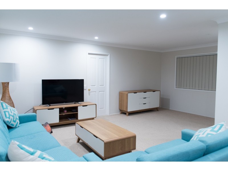 8 Donna Court, Kearneys Spring QLD 4350