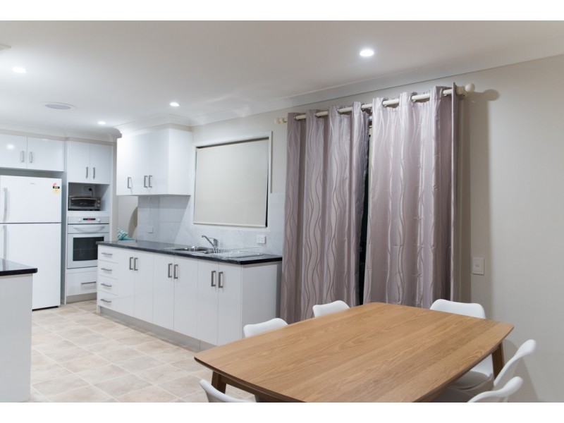 8 Donna Court, Kearneys Spring QLD 4350