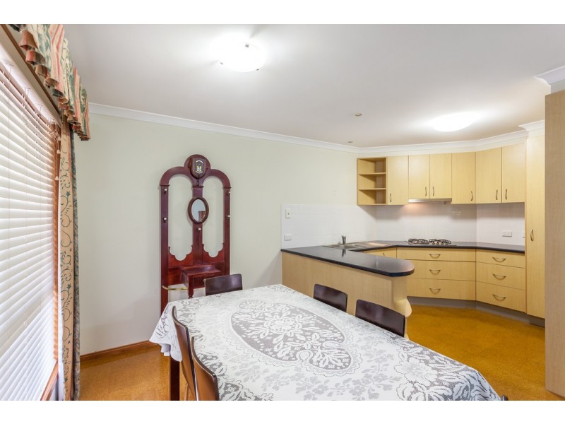 Unit 2/2 Garde Street, Centenary Heights QLD 4350
