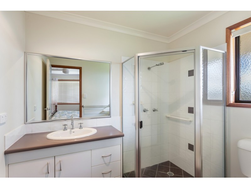 Unit 2/2 Garde Street, Centenary Heights QLD 4350