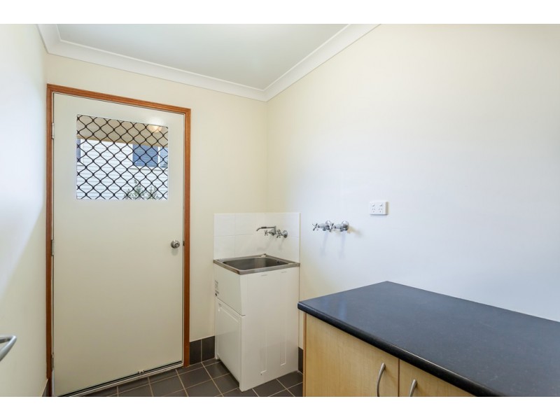 Unit 2/2 Garde Street, Centenary Heights QLD 4350
