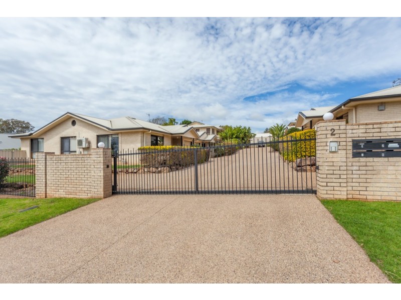 Unit 2/2 Garde Street, Centenary Heights QLD 4350