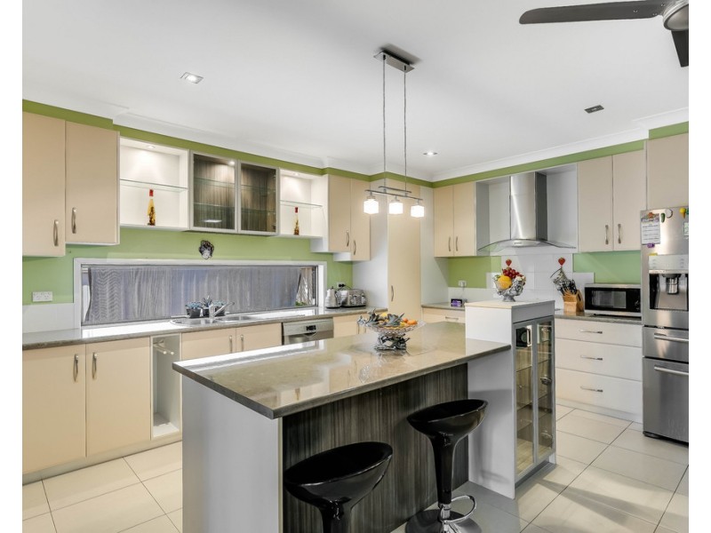 9 Woodville Court, Wyreema QLD 4352