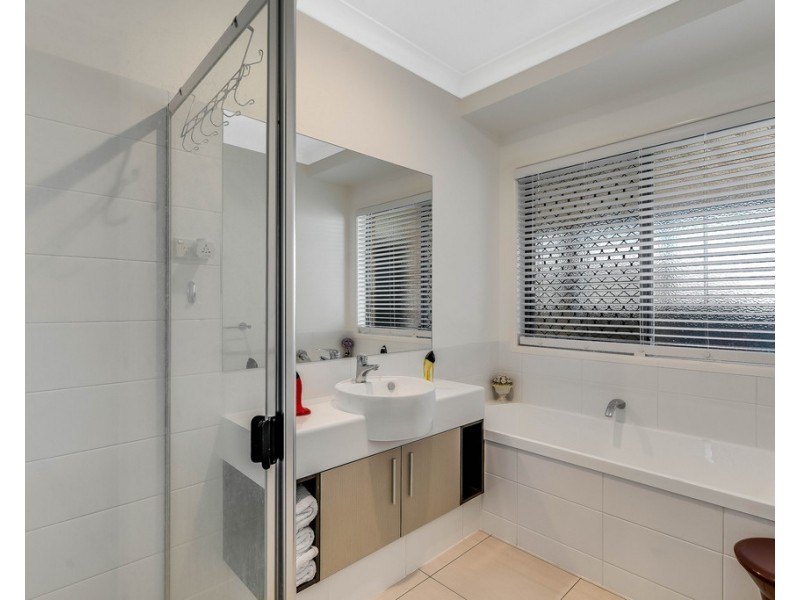 9 Woodville Court, Wyreema QLD 4352