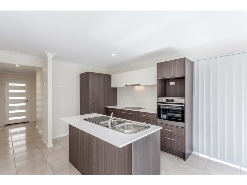 2/1a Weetwood Street, Newtown QLD 4350