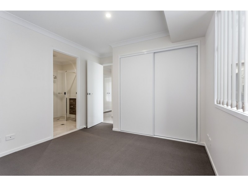2/1a Weetwood Street, Newtown QLD 4350