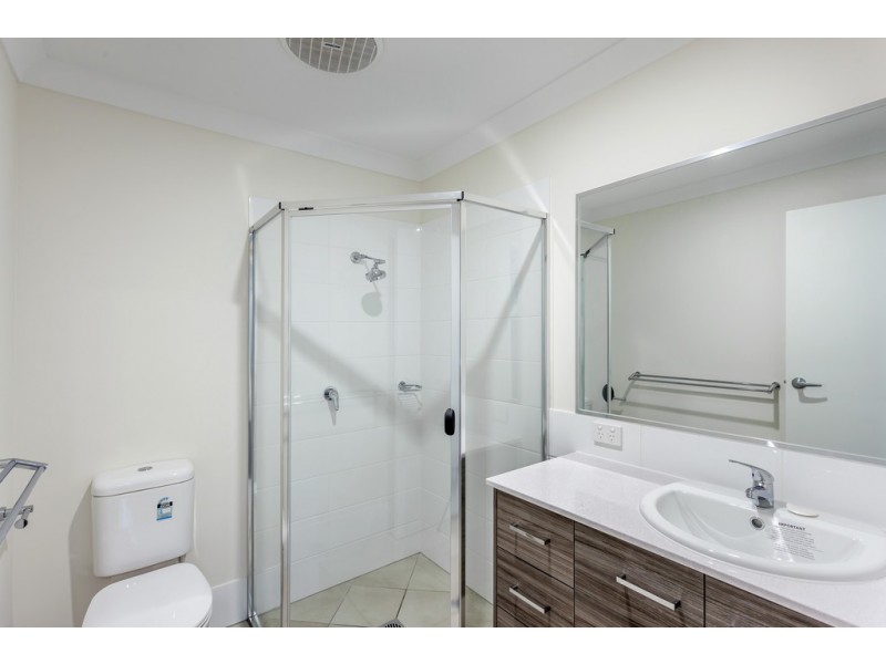 2/1a Weetwood Street, Newtown QLD 4350