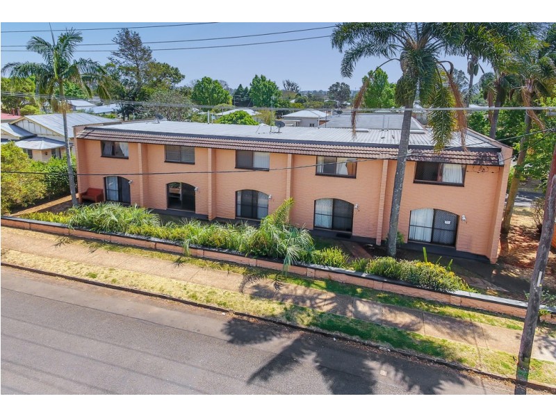 Unit 1/203 Campbell Street, Newtown QLD 4350