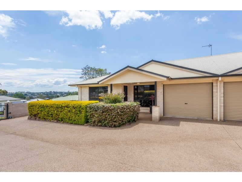 Unit 1/2 Garde Street, Centenary Heights QLD 4350