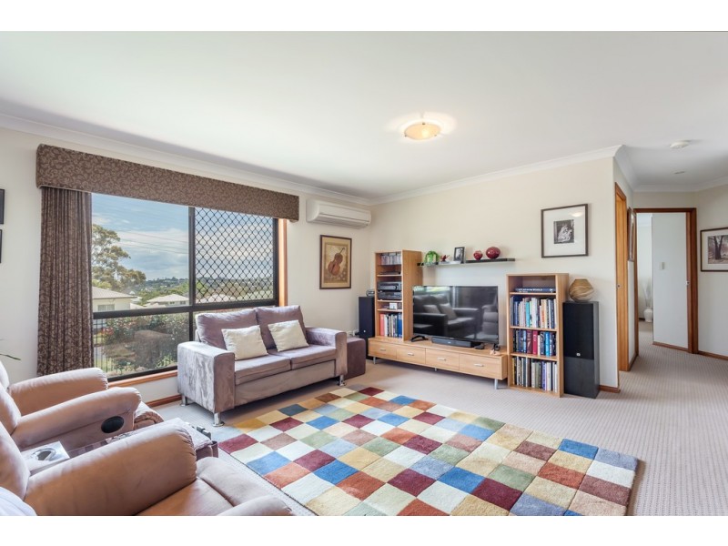 Unit 1/2 Garde Street, Centenary Heights QLD 4350