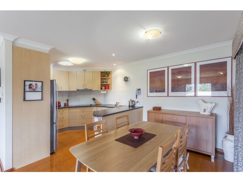 Unit 1/2 Garde Street, Centenary Heights QLD 4350