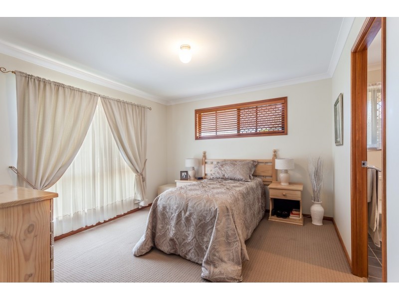 Unit 1/2 Garde Street, Centenary Heights QLD 4350