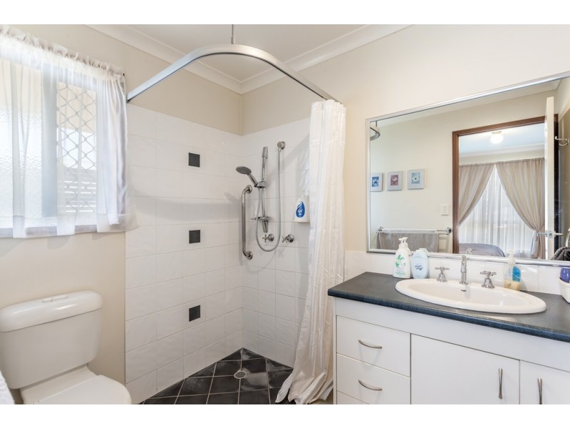 Unit 1/2 Garde Street, Centenary Heights QLD 4350