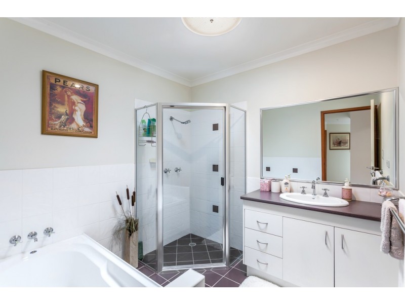 Unit 1/2 Garde Street, Centenary Heights QLD 4350